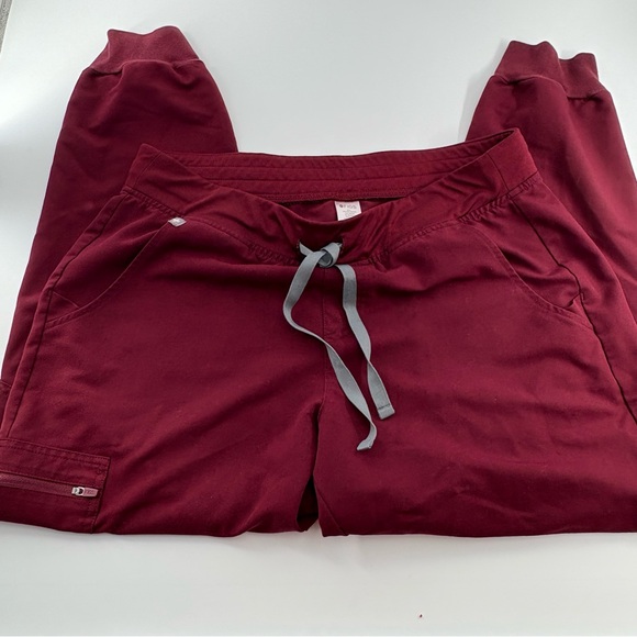 Figs Women’s Maroon Zamora Joggers Catarina Scrub Top Large Petite - Picture 5 of 6